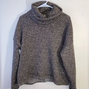 Columbia Turtleneck/Cowl-neck Sweater